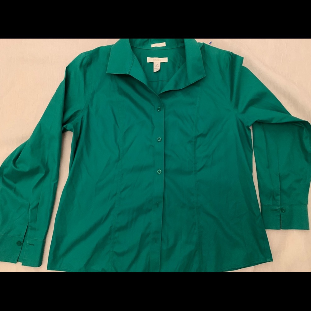 Chico’s green shirt
